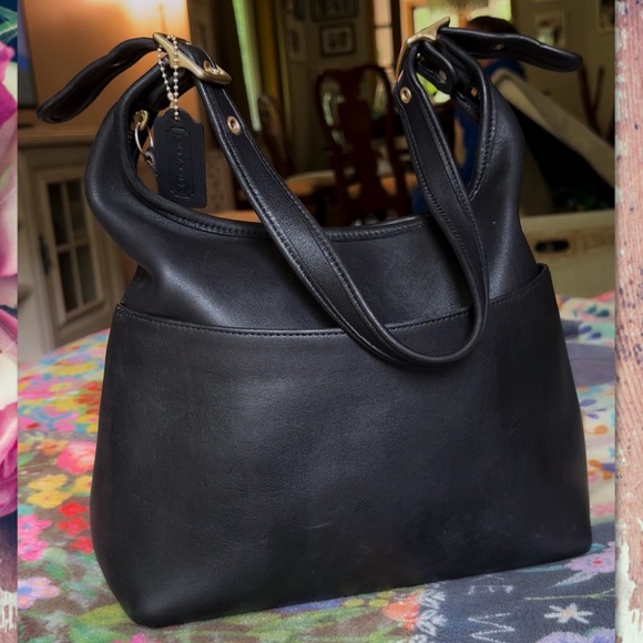 VINTAGE COACH LEGACY HOBO BAG
9058 - Picture 5 of 14